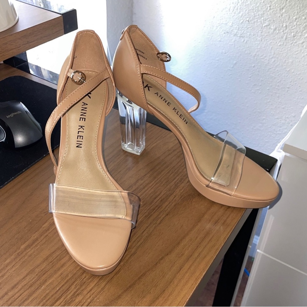 Shoes size 7.5
